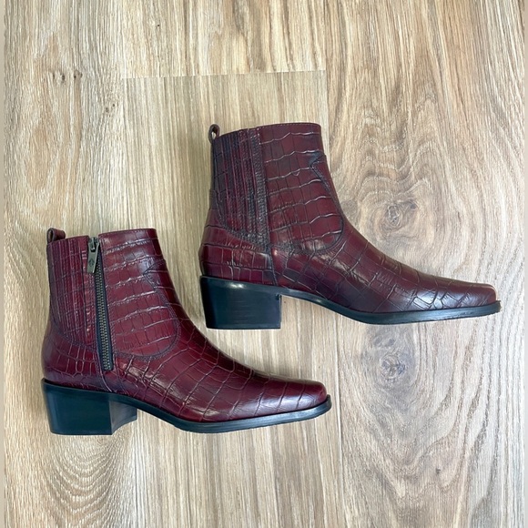 DONALD PLINER Marisol Bootie In Oxblood Rd Size 8 NWOB - Picture 1 of 5
